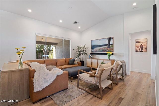 532 N FALCON Drive, Gilbert, AZ 85234