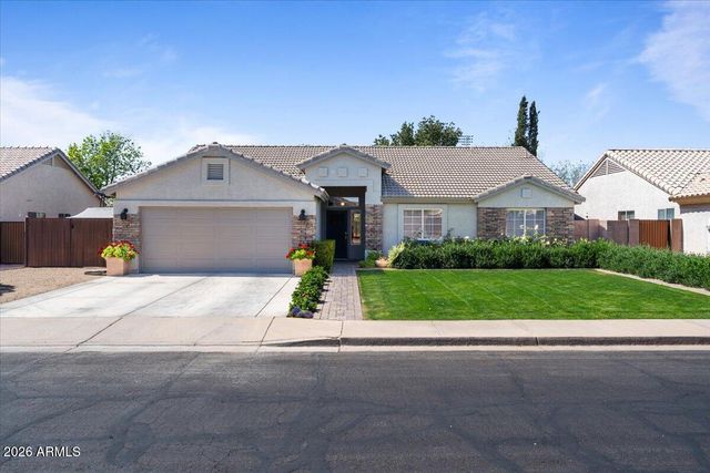 532 N FALCON Drive, Gilbert, AZ 85234