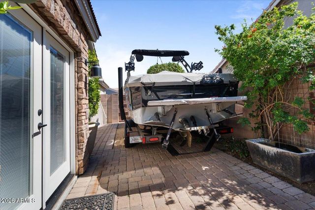 532 N FALCON Drive, Gilbert, AZ 85234