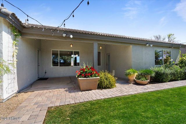 532 N FALCON Drive, Gilbert, AZ 85234