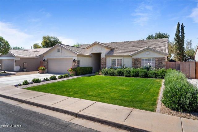 532 N FALCON Drive, Gilbert, AZ 85234