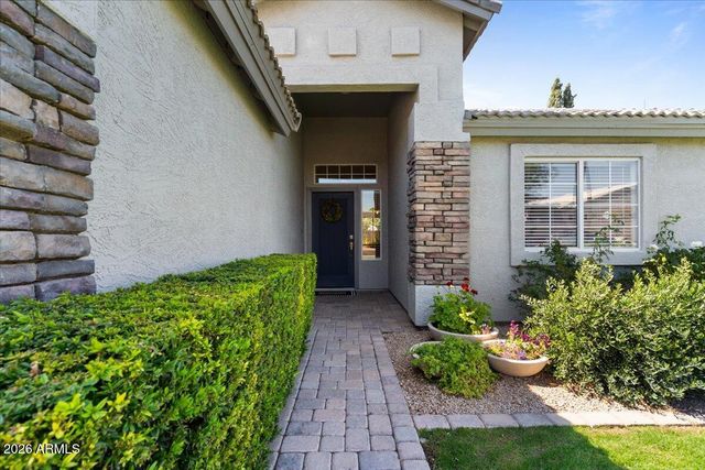 532 N FALCON Drive, Gilbert, AZ 85234