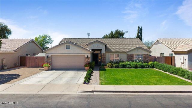 532 N FALCON Drive, Gilbert, AZ 85234