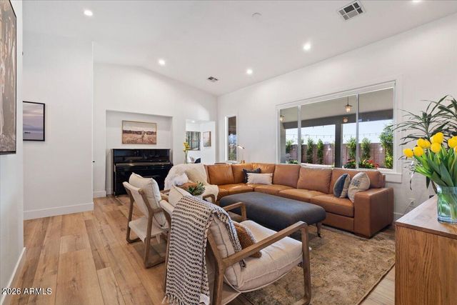 532 N FALCON Drive, Gilbert, AZ 85234