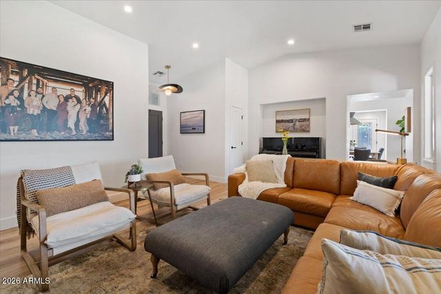 532 N FALCON Drive, Gilbert, AZ 85234