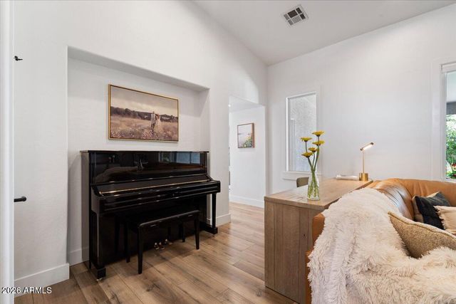 532 N FALCON Drive, Gilbert, AZ 85234