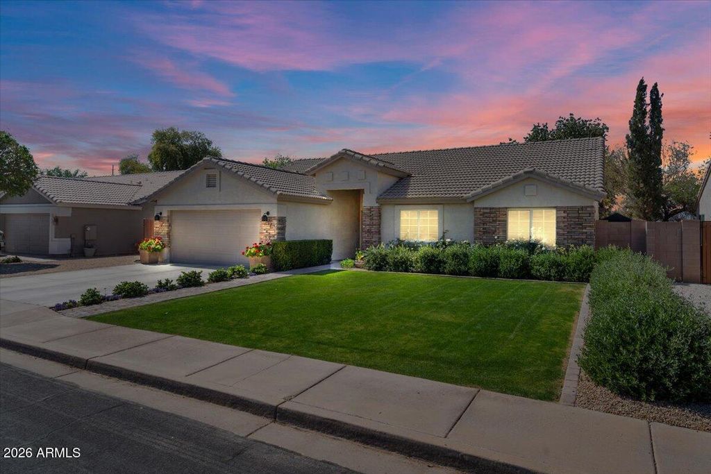 532 N FALCON Drive, Gilbert, AZ 85234