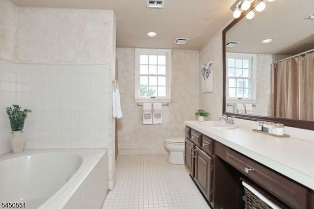 101 Quartz Ln 101, Paterson City, NJ 07501
