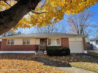 2006 Patricia Dr, Louisville, KY 40272