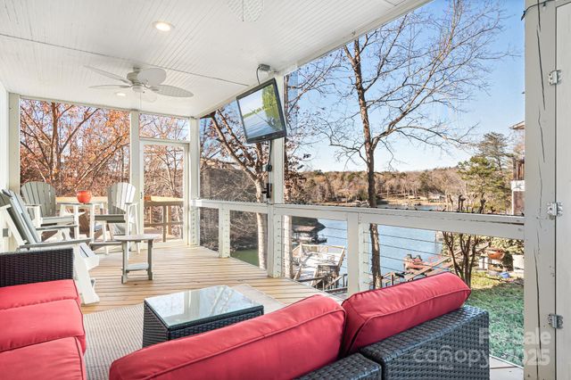 9044 Spanish Wells Court, Tega Cay, SC 29708