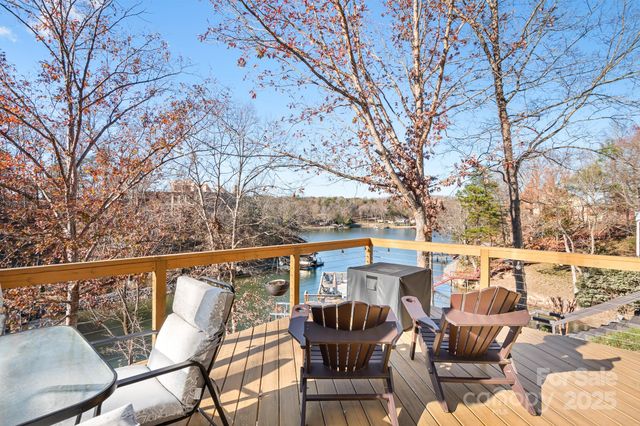 9044 Spanish Wells Court, Tega Cay, SC 29708