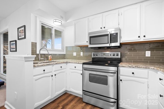 9044 Spanish Wells Court, Tega Cay, SC 29708