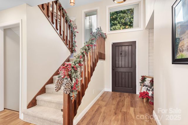 9044 Spanish Wells Court, Tega Cay, SC 29708