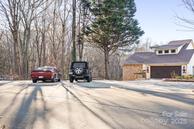 9044 Spanish Wells Court, Tega Cay, SC 29708