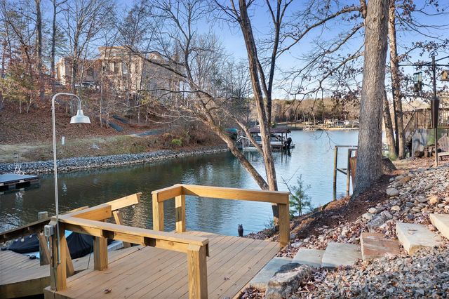 9044 Spanish Wells Court, Tega Cay, SC 29708