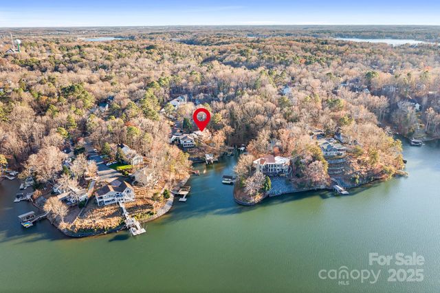 9044 Spanish Wells Court, Tega Cay, SC 29708