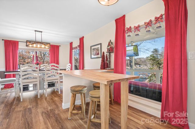 9044 Spanish Wells Court, Tega Cay, SC 29708