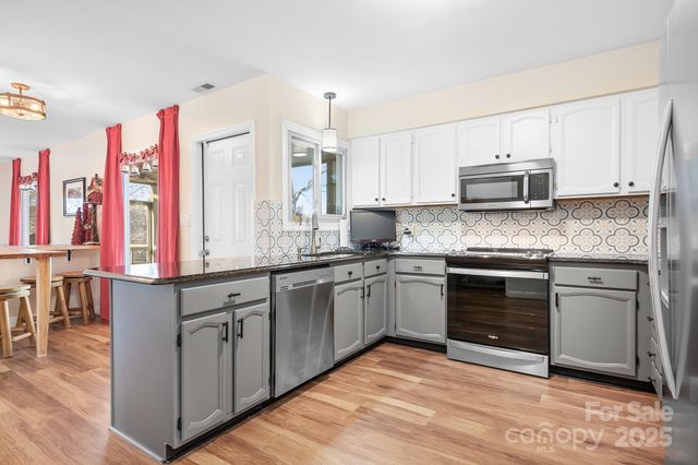 9044 Spanish Wells Court, Tega Cay, SC 29708