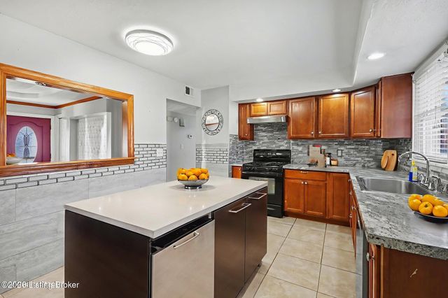 7608 Lesane Dr, Louisville, KY 40214