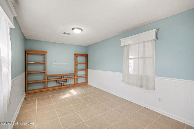 7608 Lesane Dr, Louisville, KY 40214