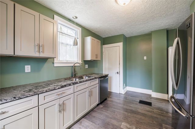 29 West Boulevard Parkway, Rochester, NY 14612