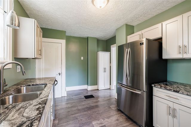 29 West Boulevard Parkway, Rochester, NY 14612