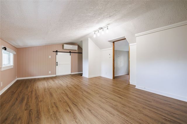 29 West Boulevard Parkway, Rochester, NY 14612