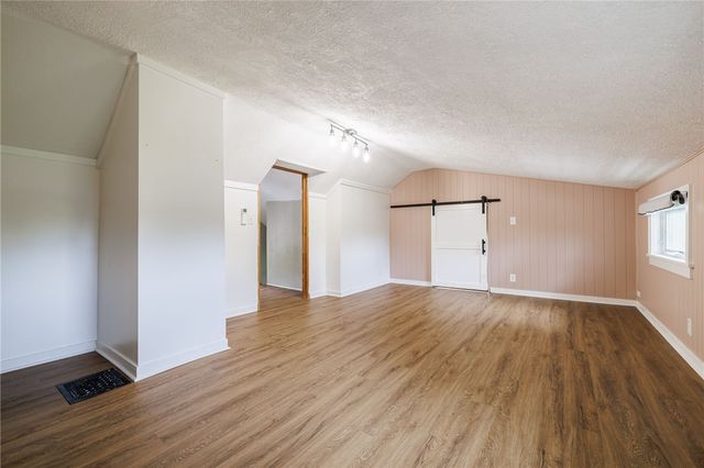 29 West Boulevard Parkway, Rochester, NY 14612
