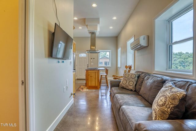201 Early Branch Road, Rogersville, TN 37857