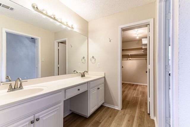 633 Manchester Drive, Mansfield, TX 76063