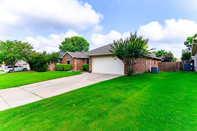 633 Manchester Drive, Mansfield, TX 76063