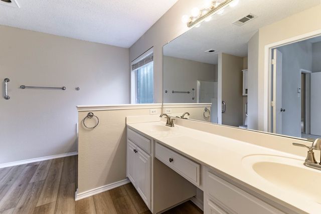 633 Manchester Drive, Mansfield, TX 76063