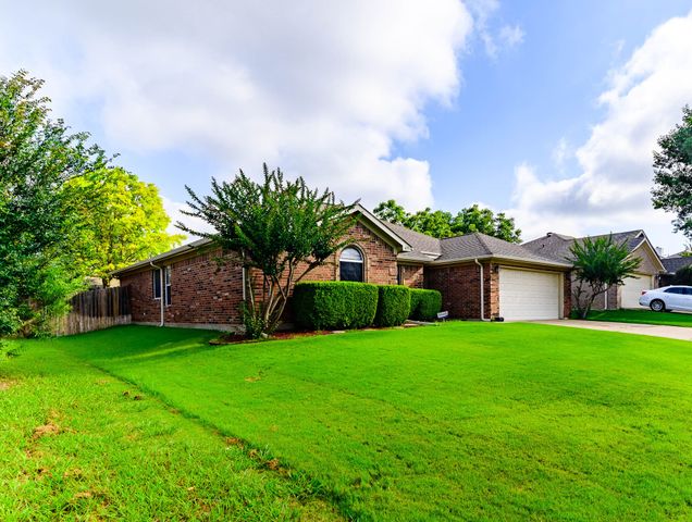 633 Manchester Drive, Mansfield, TX 76063