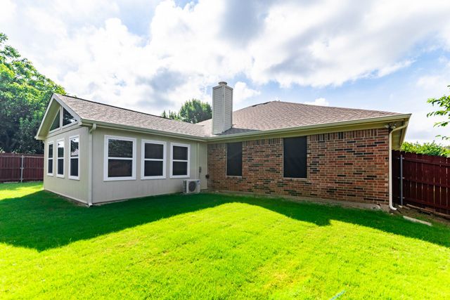 633 Manchester Drive, Mansfield, TX 76063