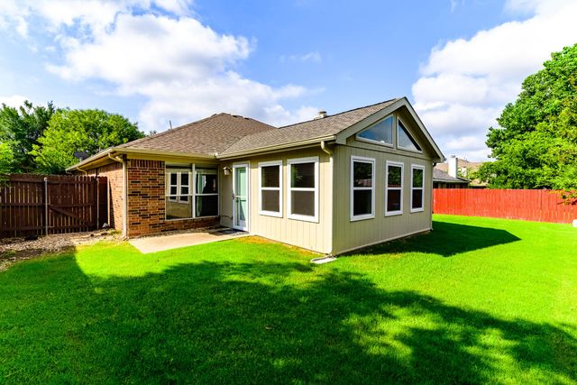 633 Manchester Drive, Mansfield, TX 76063