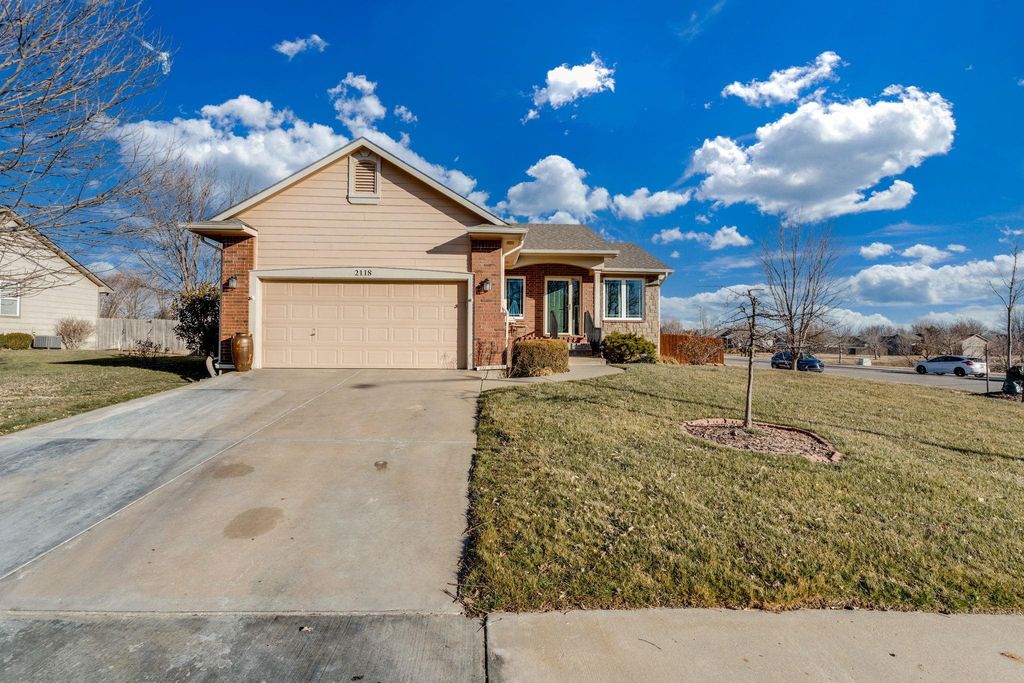 2118 E James, Derby, KS 67037