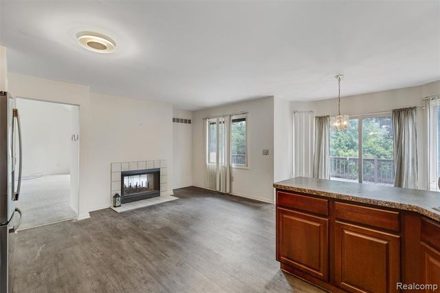 750 Clairpointe Woods Drive, Detroit, MI 48215