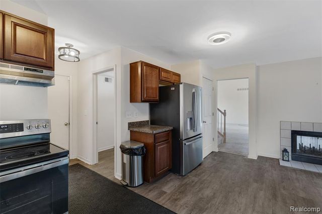 750 Clairpointe Woods Drive, Detroit, MI 48215
