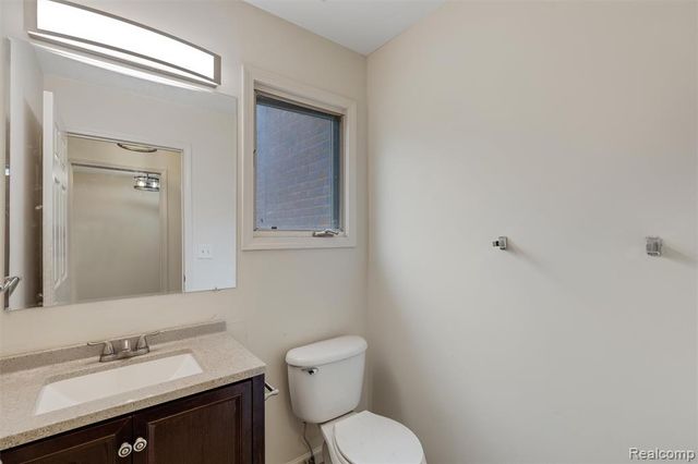 750 Clairpointe Woods Drive, Detroit, MI 48215