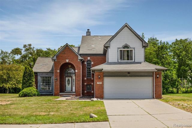 750 Clairpointe Woods Drive, Detroit, MI 48215