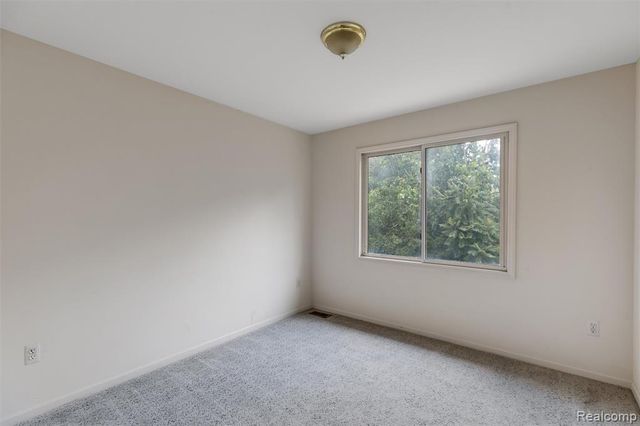 750 Clairpointe Woods Drive, Detroit, MI 48215