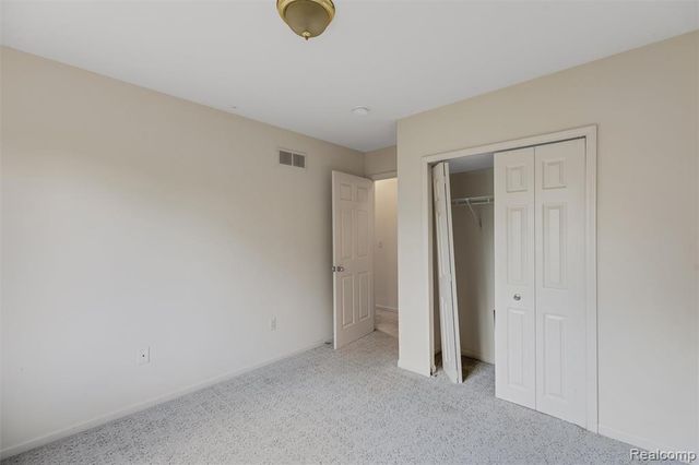 750 Clairpointe Woods Drive, Detroit, MI 48215
