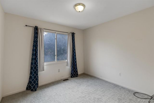 750 Clairpointe Woods Drive, Detroit, MI 48215