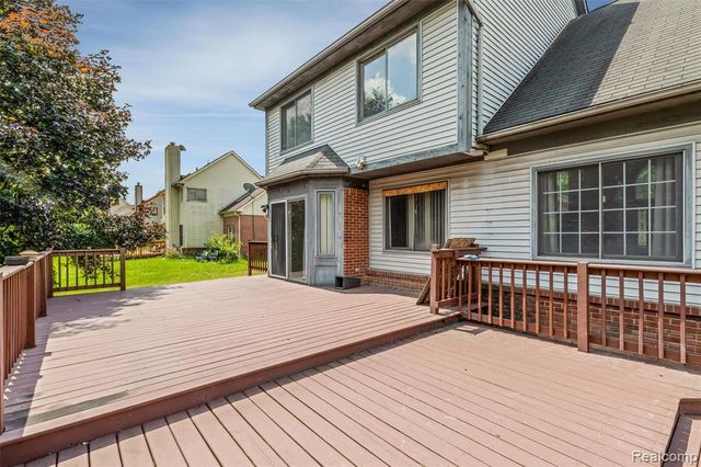 750 Clairpointe Woods Drive, Detroit, MI 48215