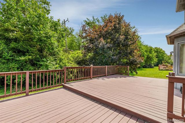 750 Clairpointe Woods Drive, Detroit, MI 48215
