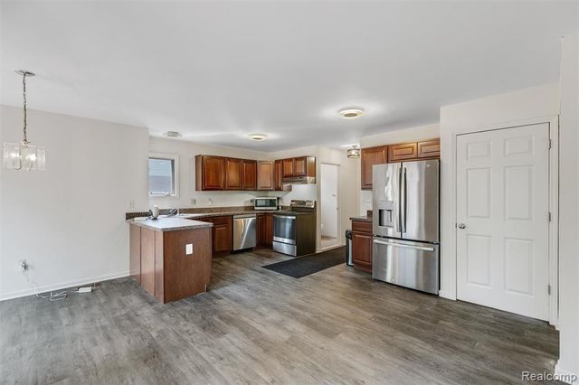 750 Clairpointe Woods Drive, Detroit, MI 48215