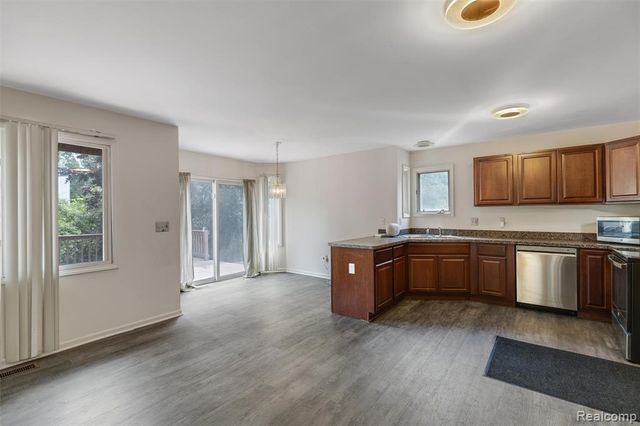 750 Clairpointe Woods Drive, Detroit, MI 48215
