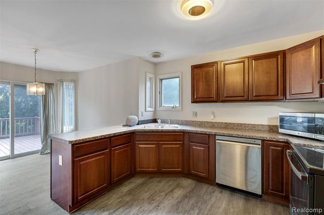 750 Clairpointe Woods Drive, Detroit, MI 48215