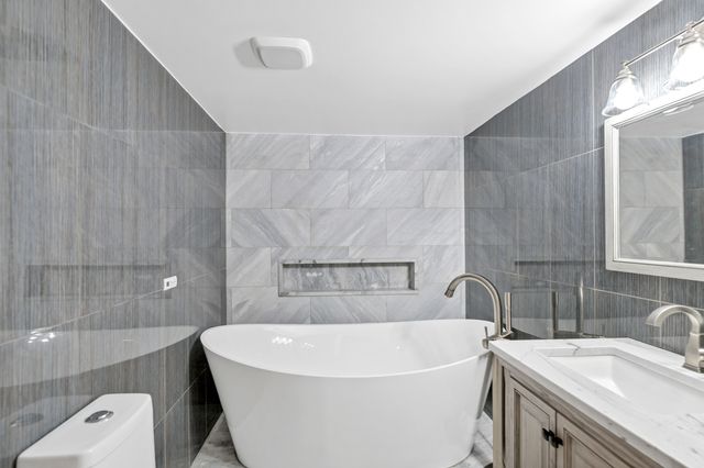 250 N Irving Avenue, Hillside, IL 60162