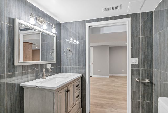 250 N Irving Avenue, Hillside, IL 60162